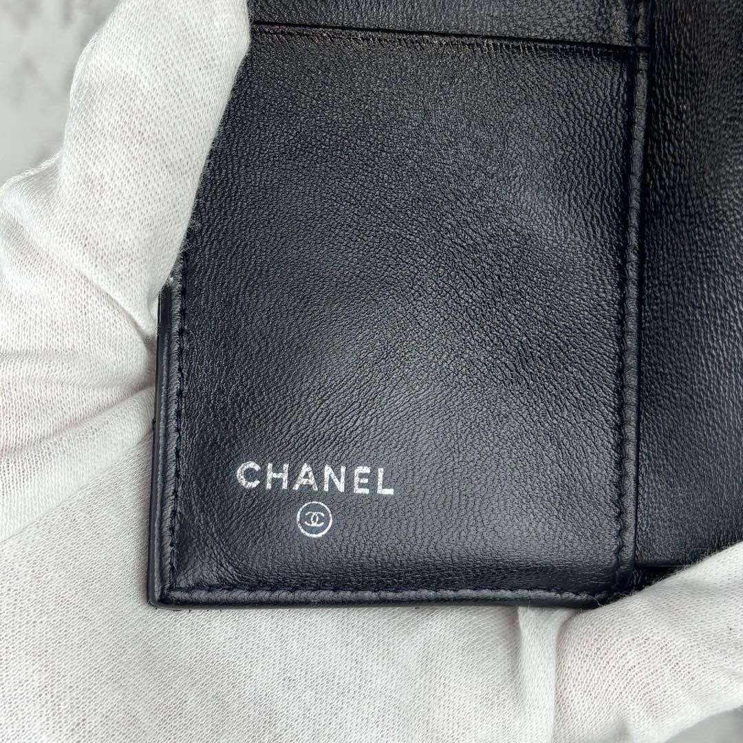 163 CHANEL Matelass lambskin tri fold wallet