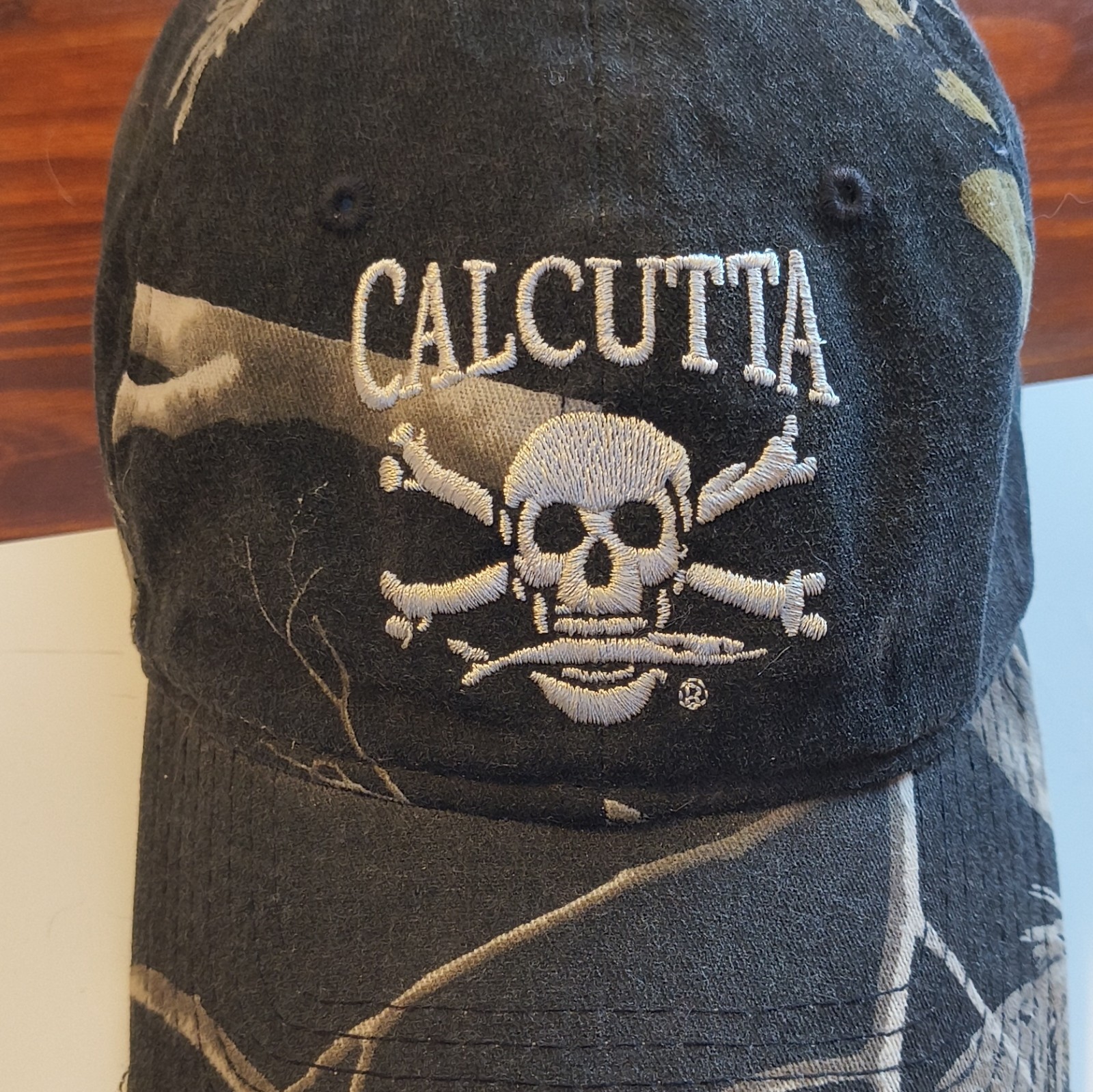 Calcutta Men’s Adjustable Baseball Cap Black Camouflage Skull & Crossbones OS