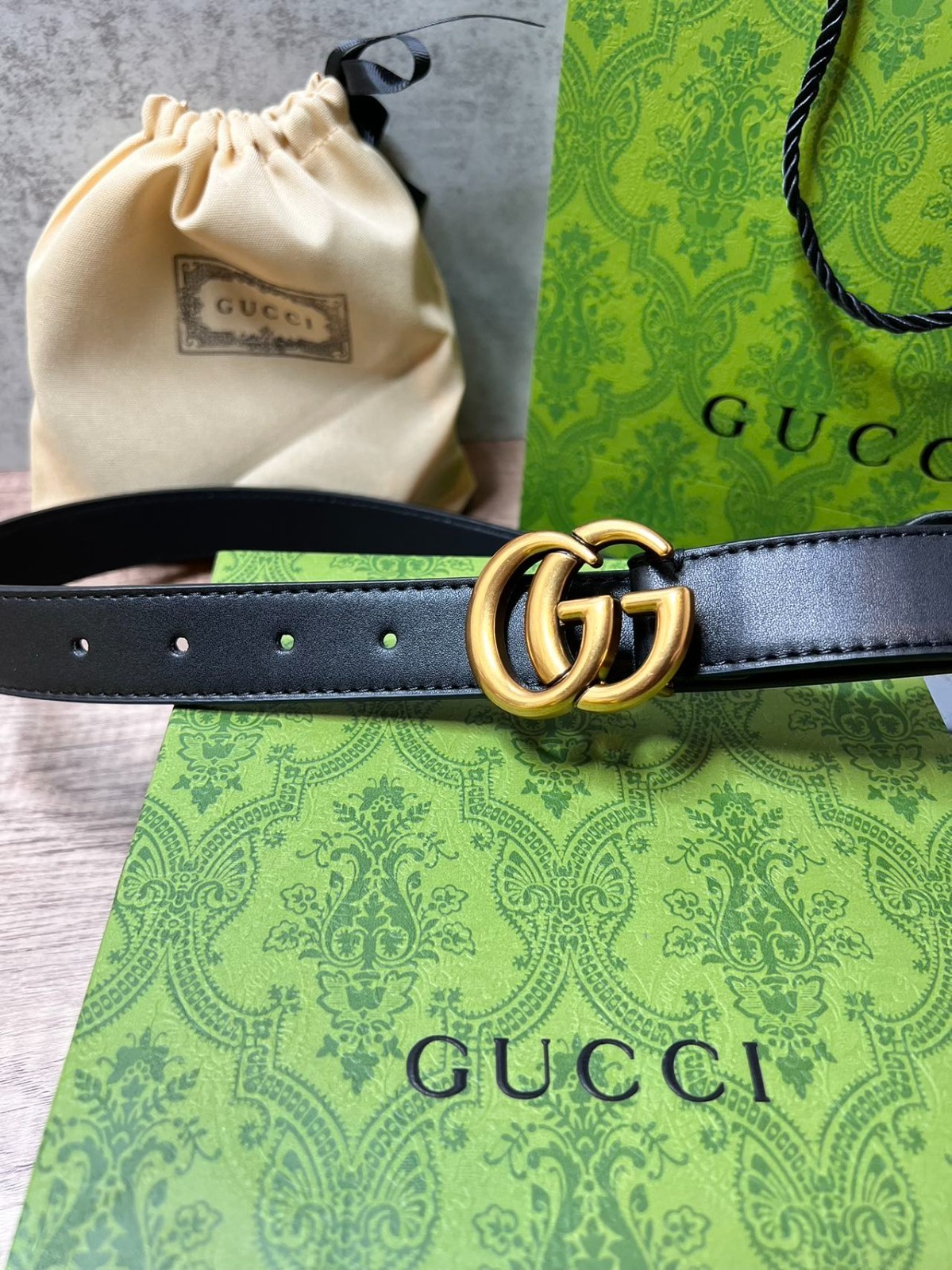 GUCCI BELT BLACK LEATHER 100% AUTHETNIC GOLD BUCKLE M SIZE WOMEN’S CLASSIC ITALY