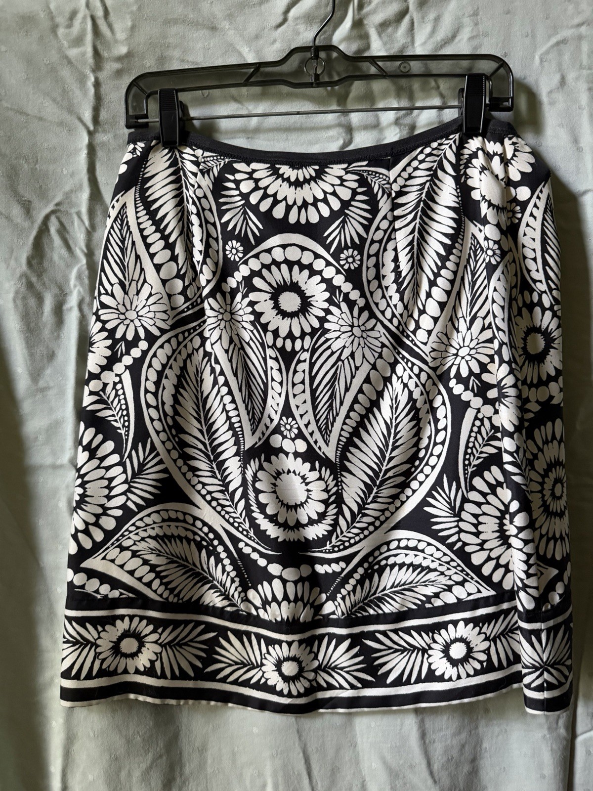 Black And White Size 4 Banana Republic Silk Above The Knee Skirt