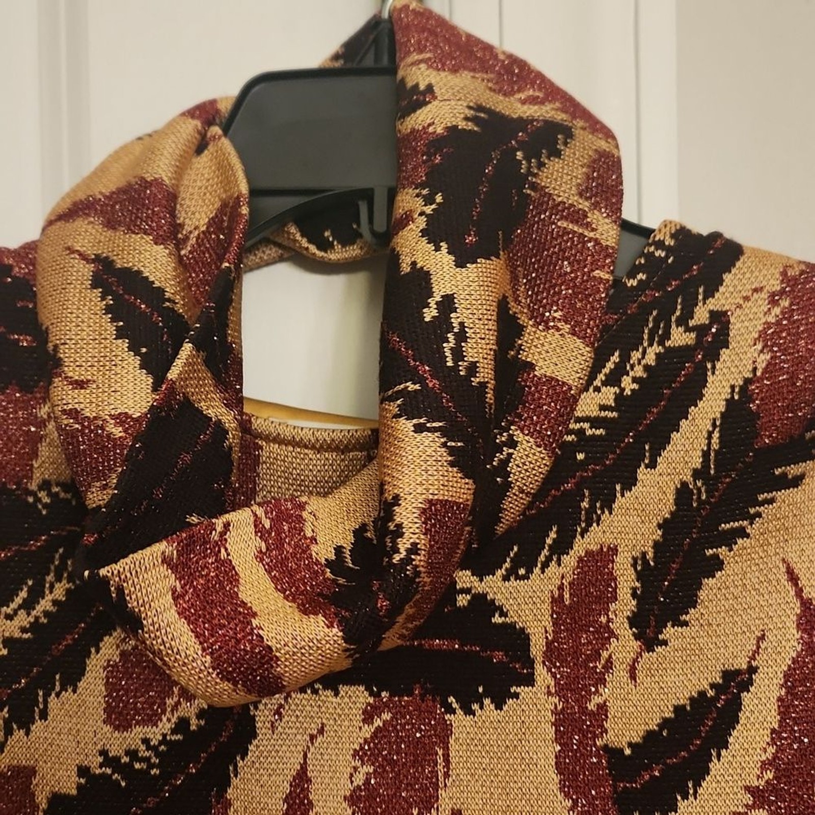 St. John by Marie Gray Sleeveless Feather Pattern Top w/ Scarf Size L NWT