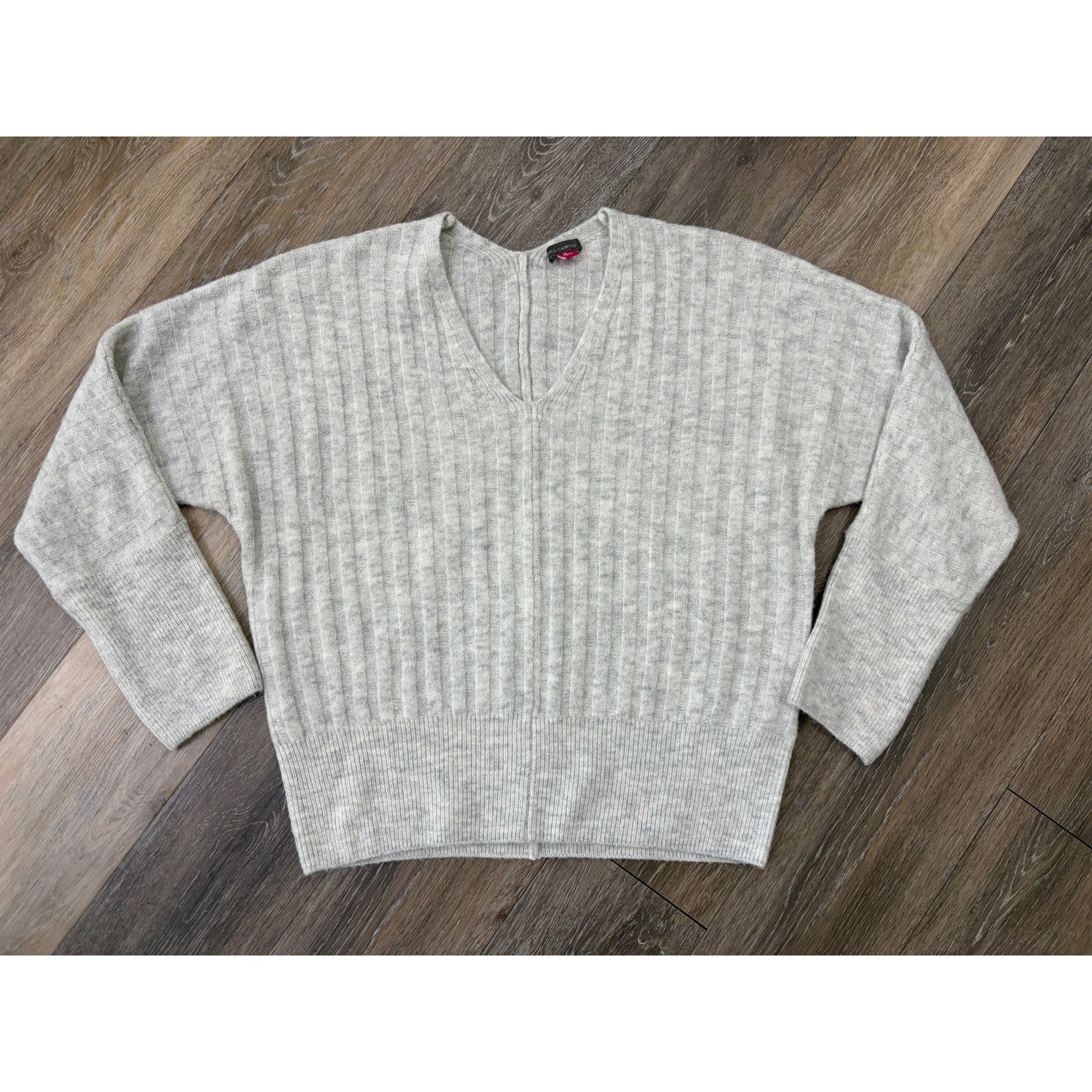 Vince Camuto Gray Ribbed Sweater Size Medium Soft Knit Lightweight Pullover