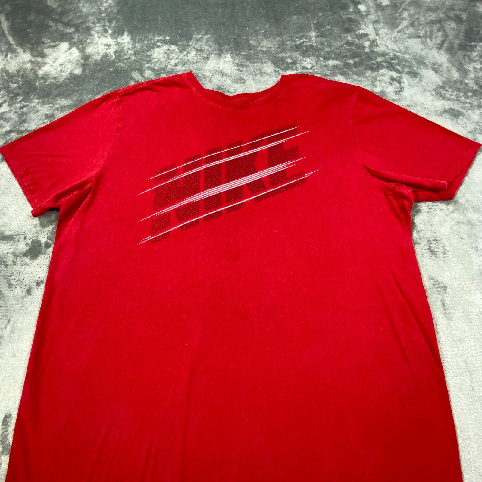 Nike Shirt Mens XL Red Short Sleeve Casual Comfort School Outdoor Sports Tee