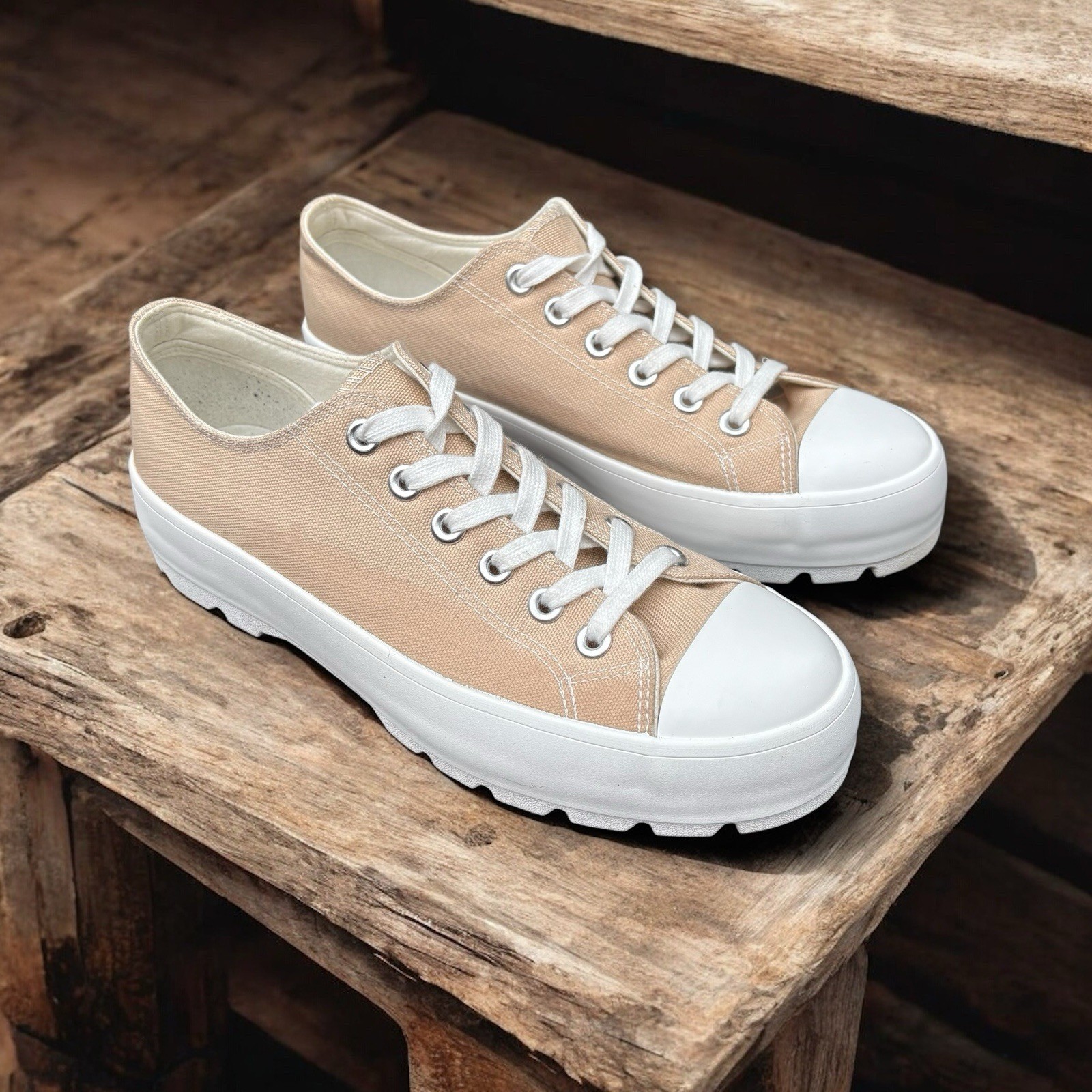 Sincerely Jules Vasco Womens Tan Canvas Platform Lug Sole Sneakers Size 10M