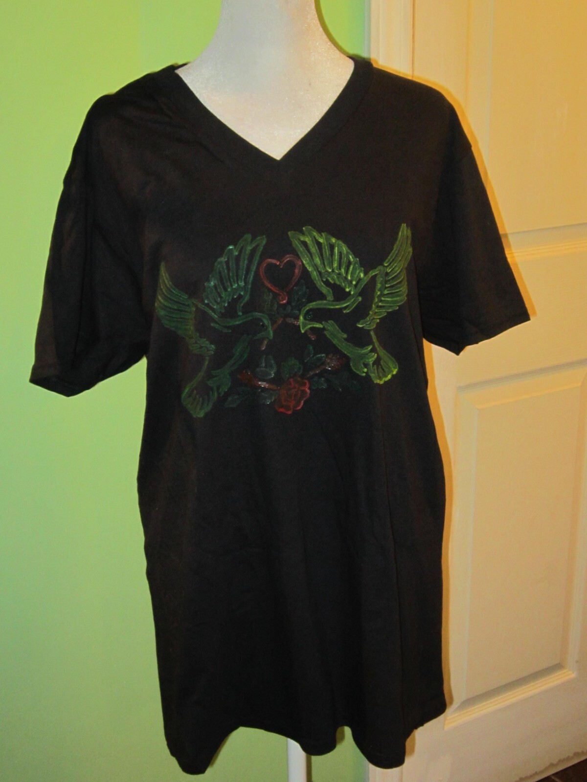 New Hand Painted Love Doves Colorful Pigeons on a Black Tee Shirt Size Medium