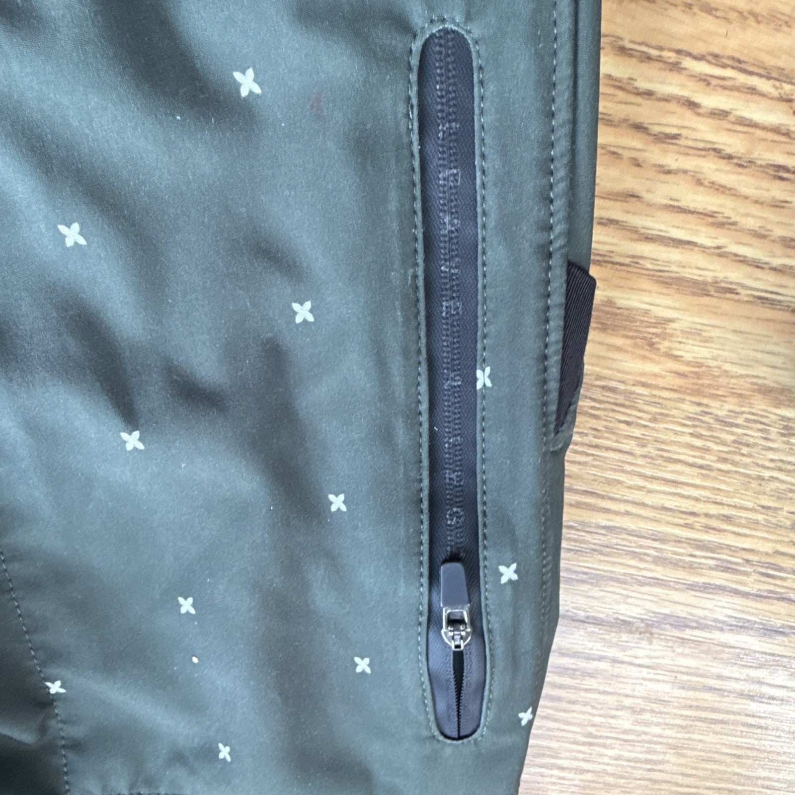 UNRL Men’s Green Geometric Shorts Size S Regular Drawstring Elastic Waist Lined