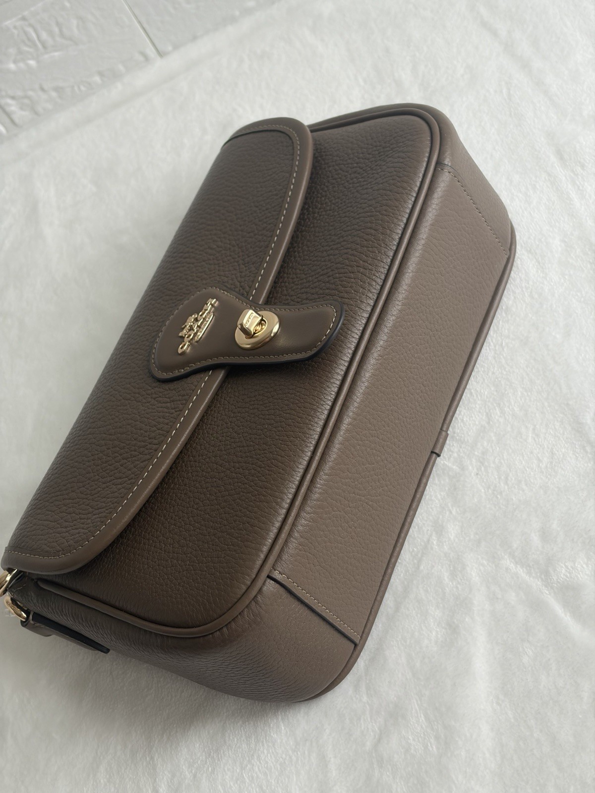 Coach Pebbled Shoulder Bag Dark Stone Turn Lock Crossbody Strap Gold Pockets