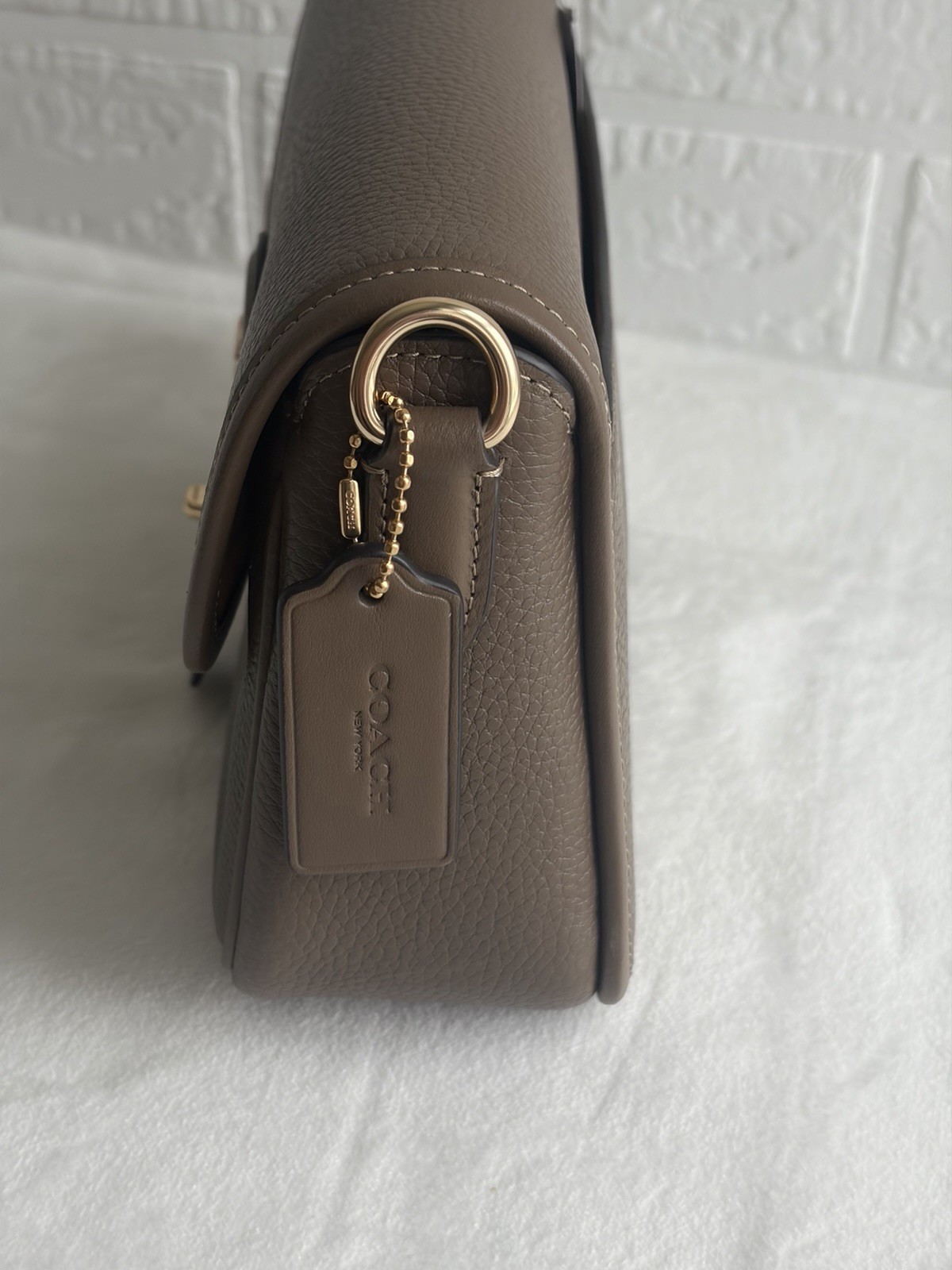 Coach Pebbled Shoulder Bag Dark Stone Turn Lock Crossbody Strap Gold Pockets