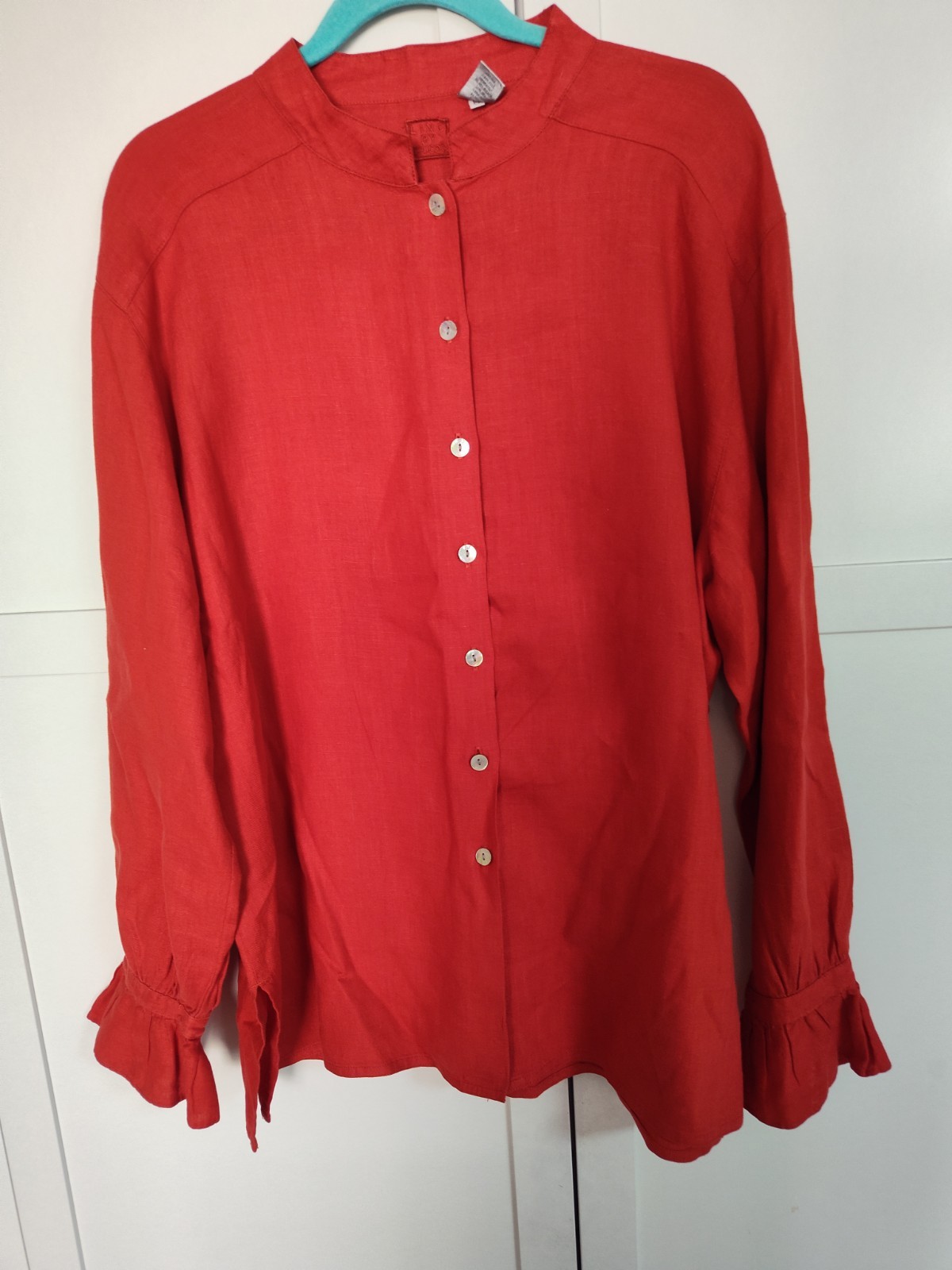 Chico’s Linen No Iron Solid Red Button Long Sleeve Ruffle Cuff Tunic Sz 3 =16-18