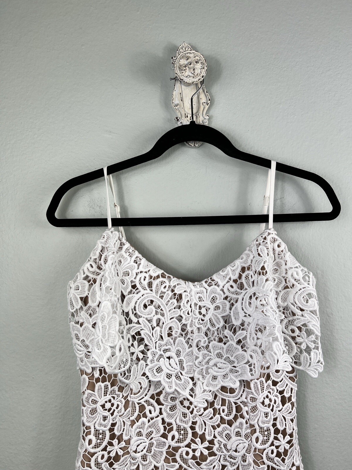 NWT GUESS Brilliant White Spaghetti Strap Nevaeh Popover Lace Dress Size S Small