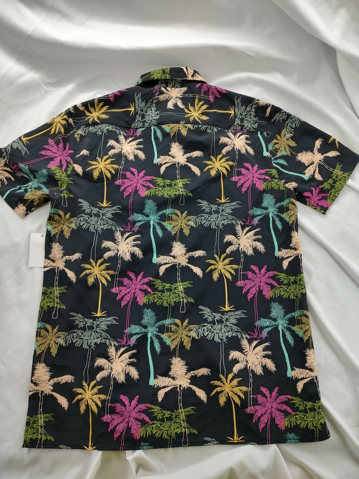 Good Vibes Mens Size Medium Poly/Spandex Blend Short Sleeve Hawaiian Button Up