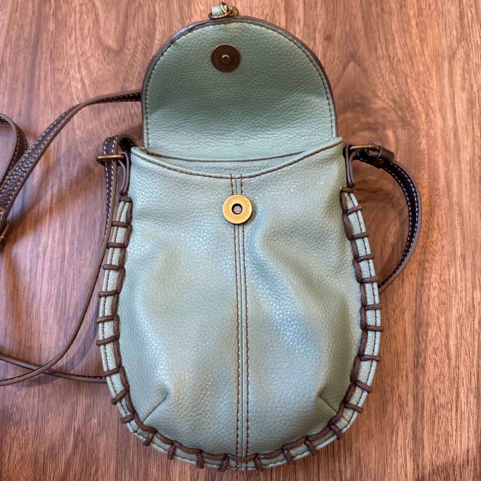 Chala Charming Leather Pouch Crossbody Flap w/metal Tassel, Brown Stitching EUC