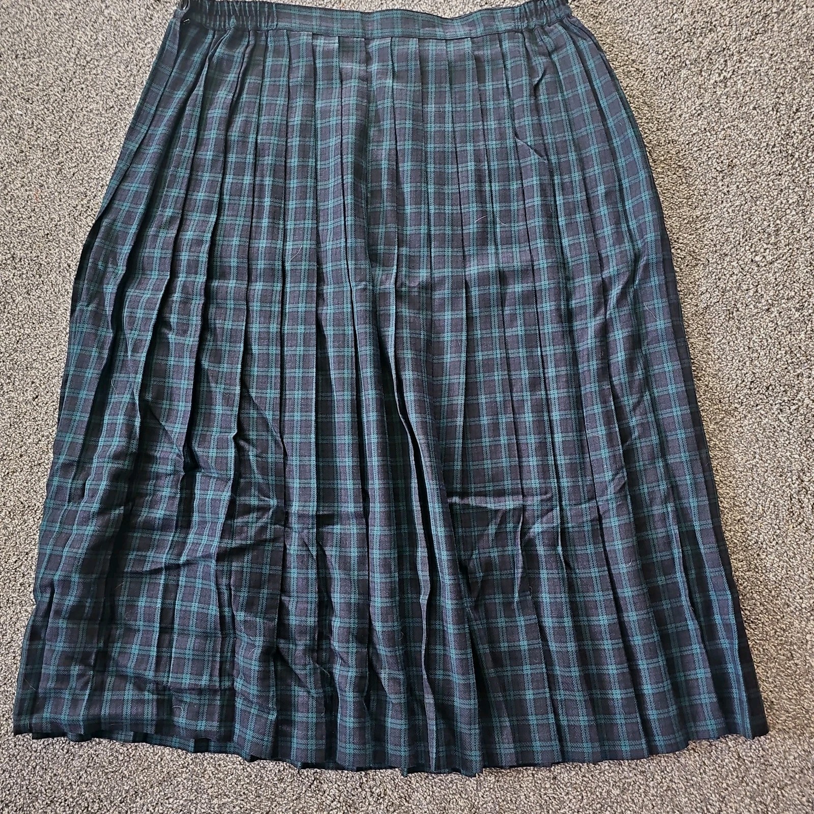 VTG Requirements 20W Navy Green Pleated Plaid Side Zip Skirt. Schoolgirl