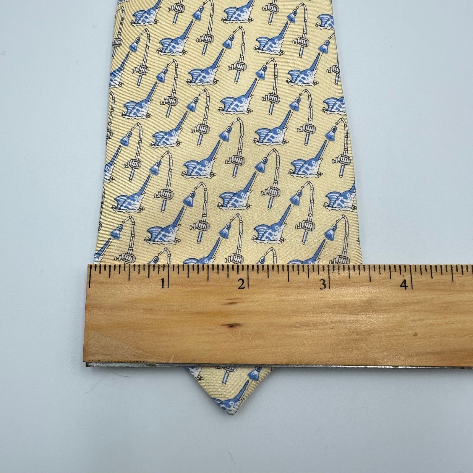 Southern Tide Mens Silk Tie Yellow Marlin Fishing Rod Novelty Print 3.25in