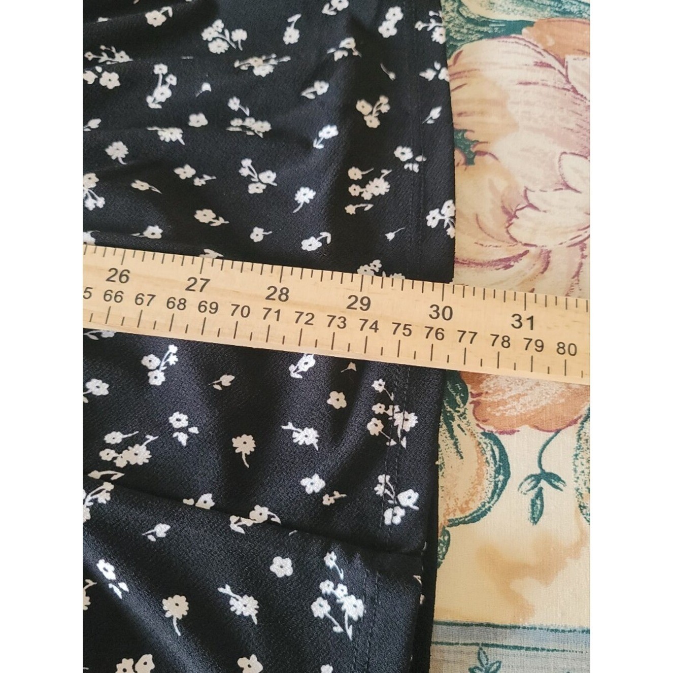 Aeropostale Black and White Floral Scoop Neck Tunic / soft drapy fabric