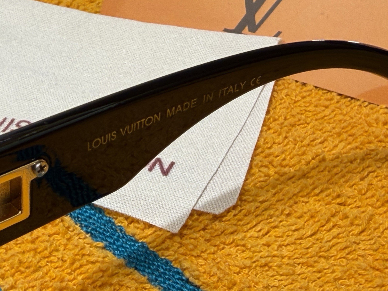 Louis Vuitton Oversized Square Sunglasses Black Plastic Frame Brown Tinted