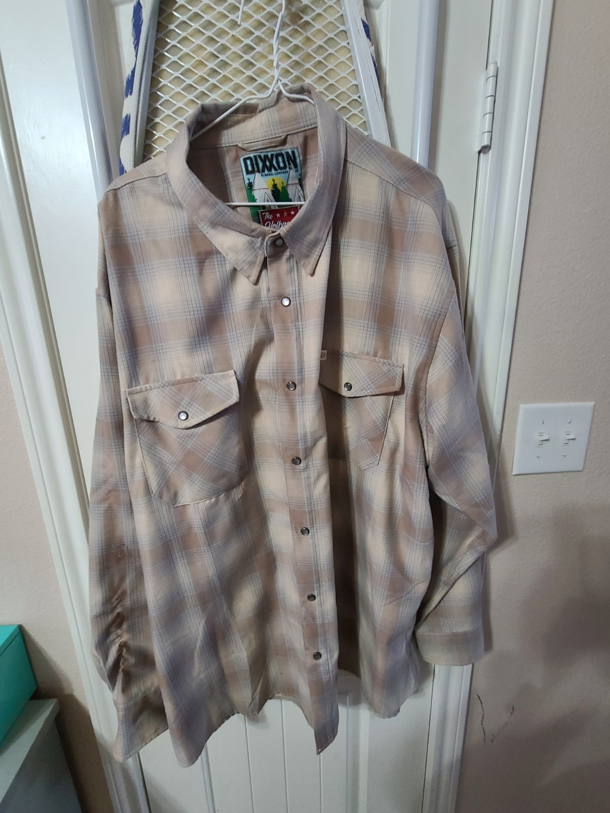 Dixxon Flannel Company Holbrook Men’s Beige Brown Plaid Flannel Snap Pockets