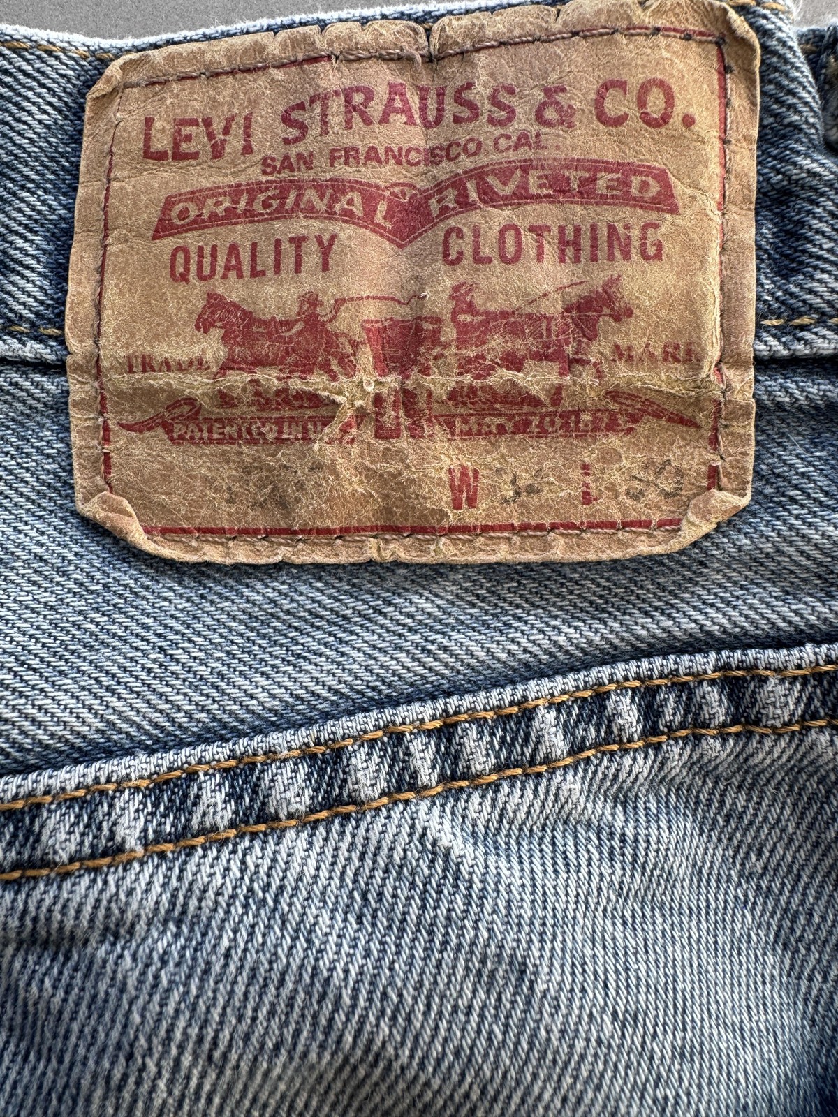 Levi’s 550 Mens Jeans W32xL28 Blue Light Wash Relaxed Tapered Fit Retro