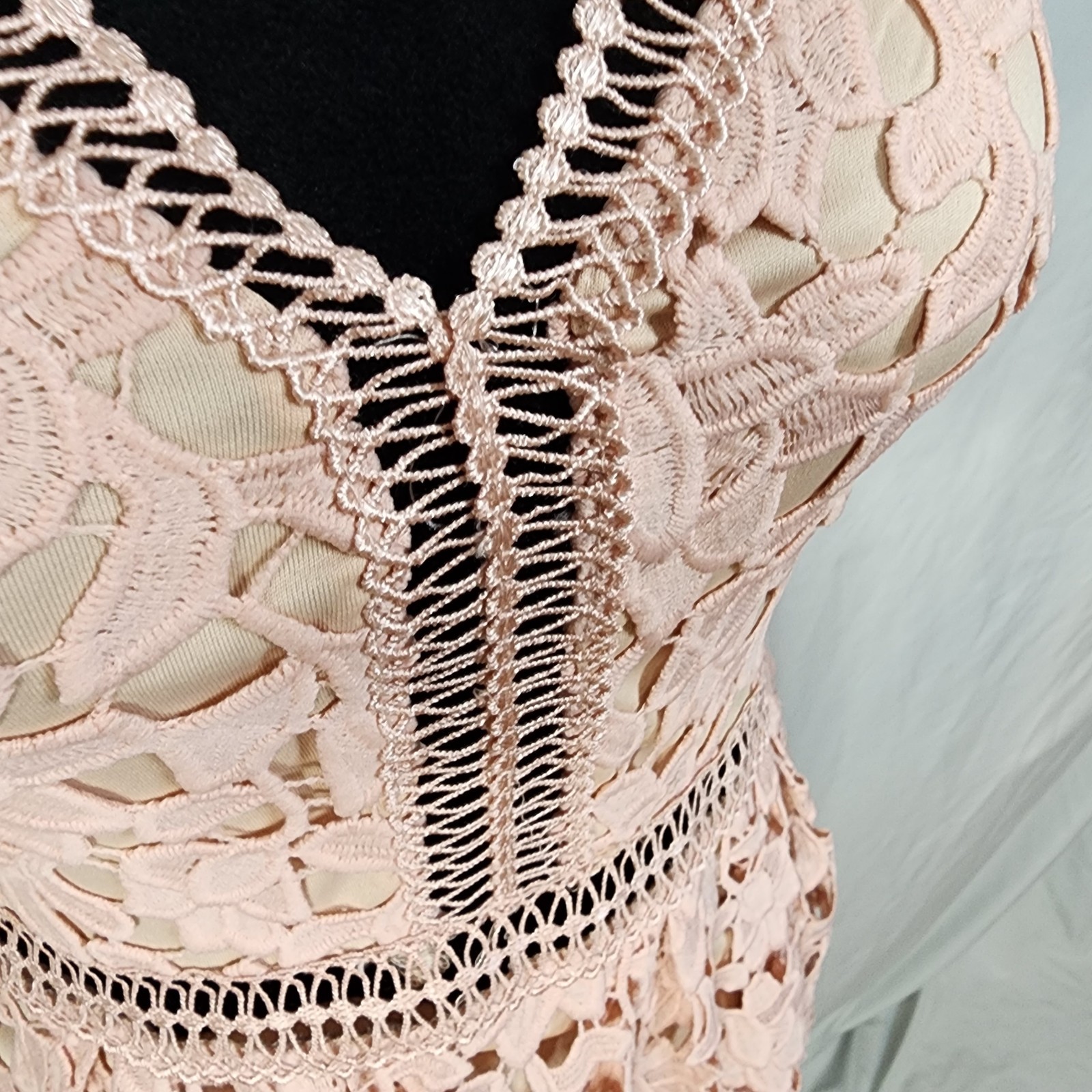 JUST ME Size Small Soft Pink Crochet Lace Sleeveless Floral Fit and Flare Dress