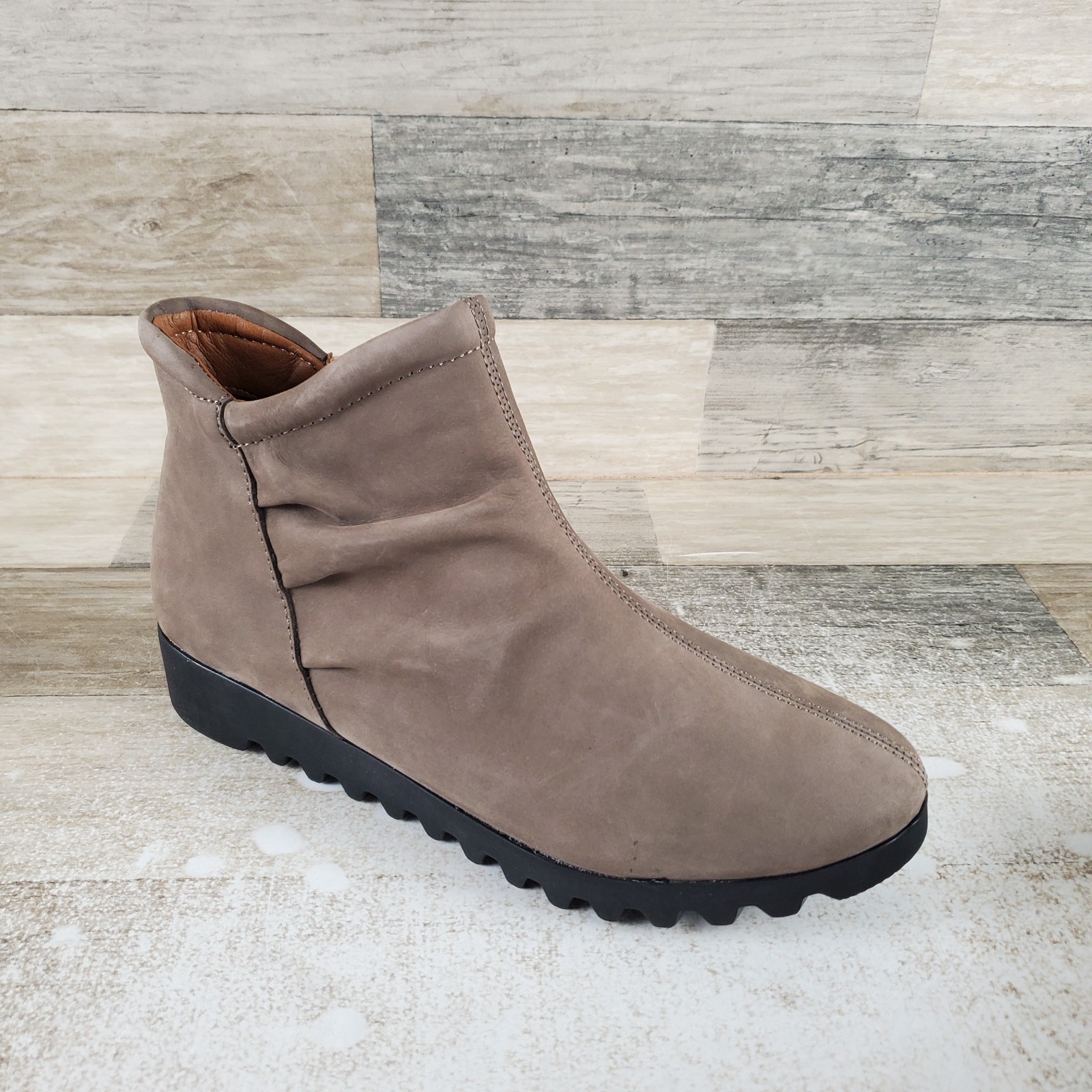 Aetrex Zoey Womens Booties Sz 7 Dark Taupe Leather Side Zip Round Toe Ankle Boot