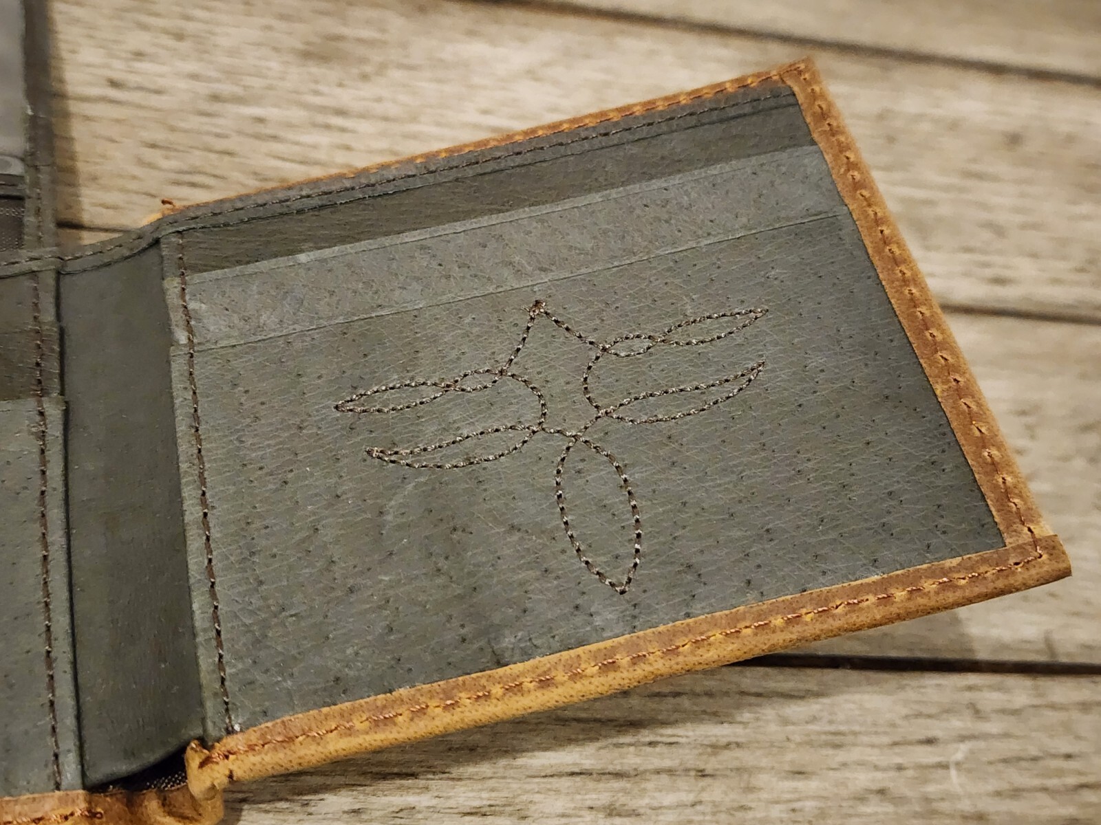 Justin Boots Men’s Praying Cowboy Leather Basketweave Horse Hair Bifold Wallet