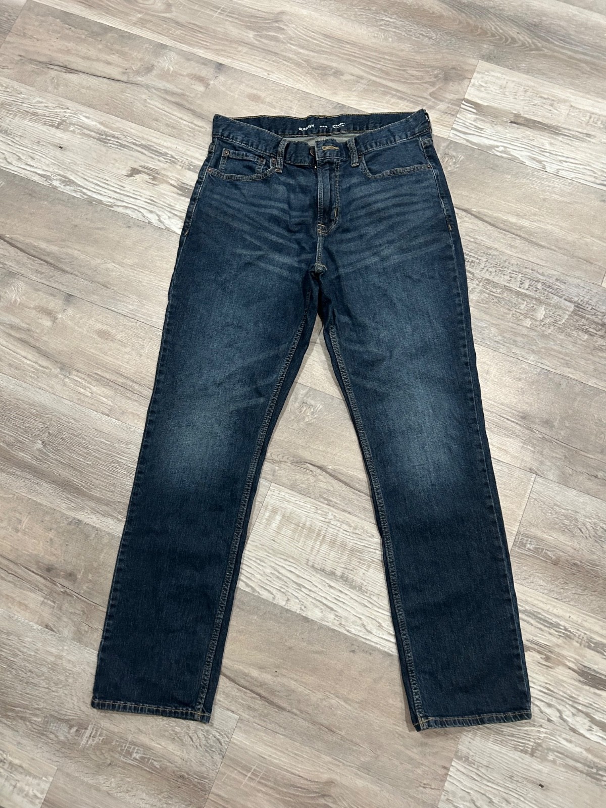 Old Navy 33×32 straight dark blue jeans in great condition