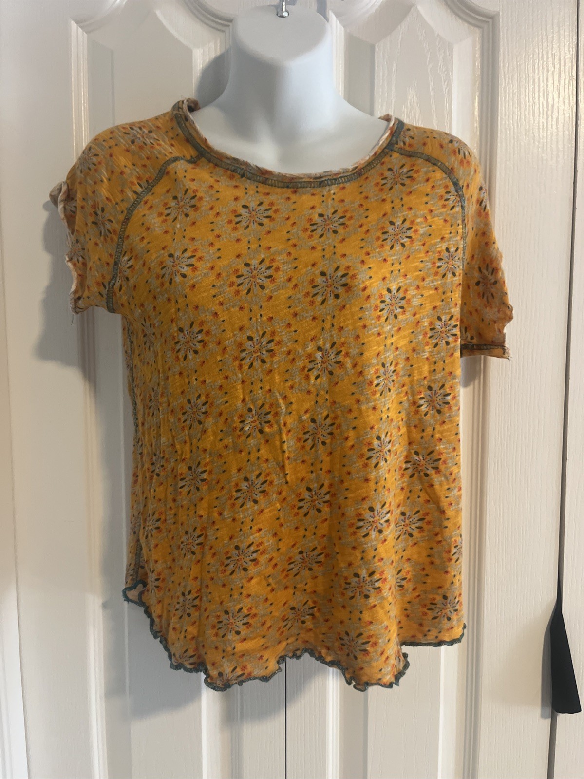 NATURAL LIFE Lily Cotton Short Sleeve Tee Shirt in Floral Mustard Size Small