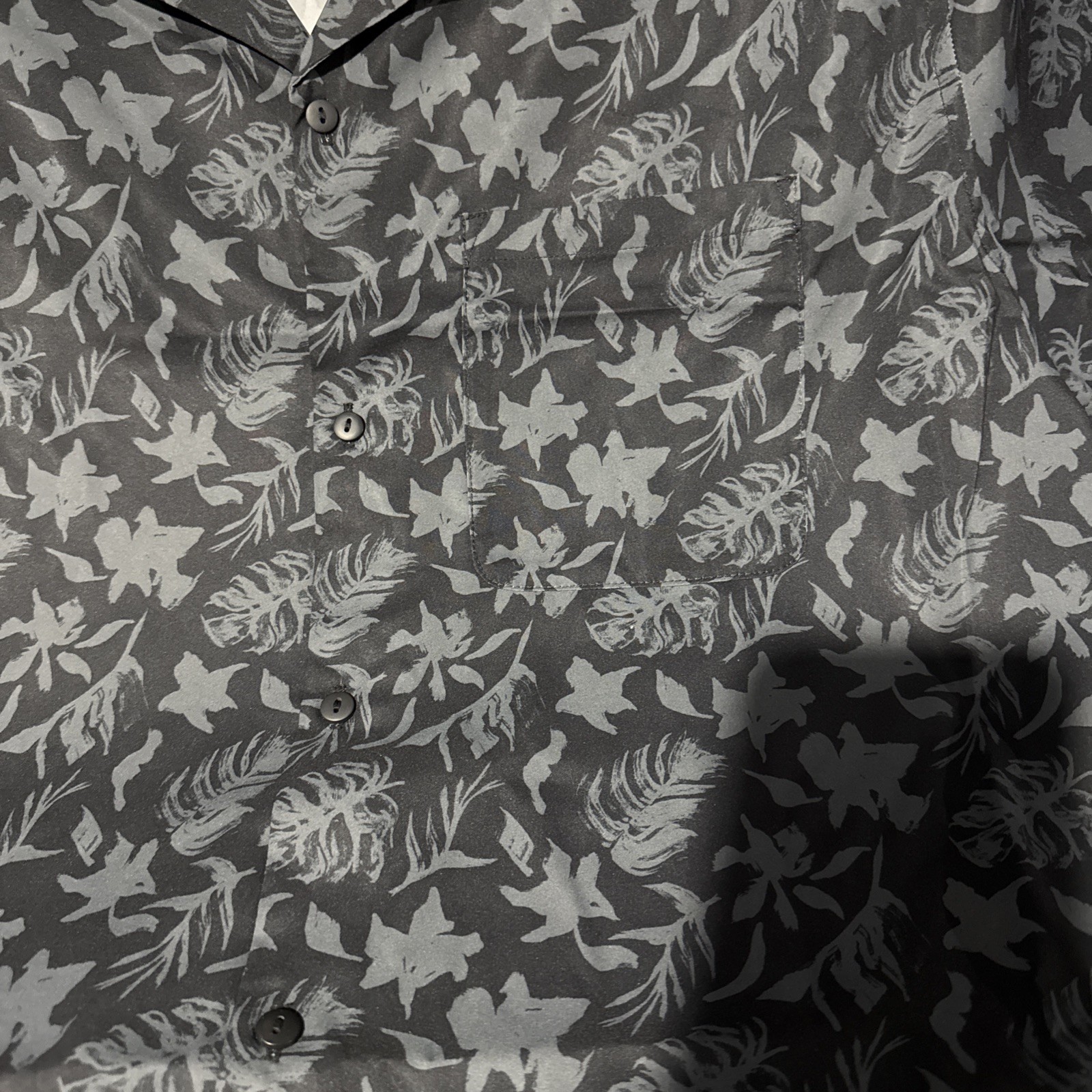 Men’s All In Motion Printed Resort Shirt Black New Large Tropical Button Up