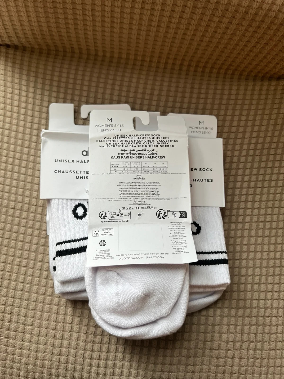 Alo Yoga Unisex Half Crew Throwbacks socks Bundle (3 pairs) Size Medium