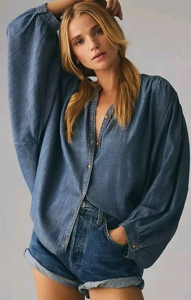 SMALL – Pilcro By ANTHROPOLOGIE The Sidney Batwing Chambrey Blouse