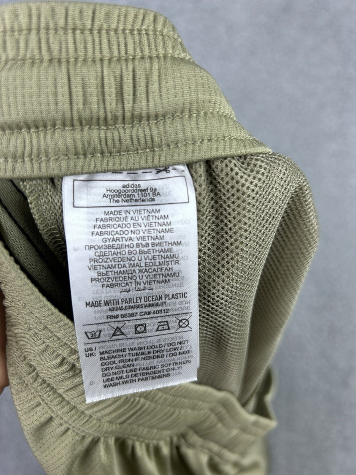 adidas Designed 2 Move 3-Stripes Orbit Green Black Zip Pocket Shorts H55312
