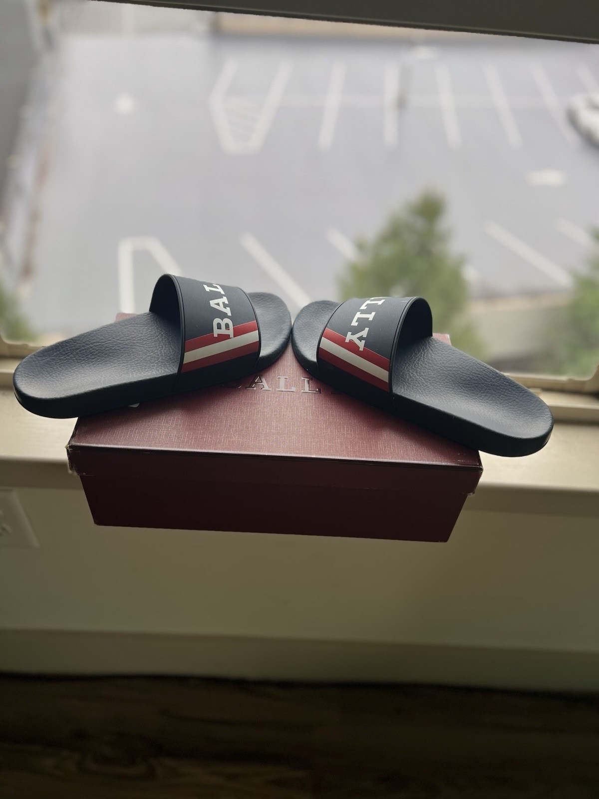 NIB BALLY SIMON BLUE INK RUBBER RED WHITE WEB LOGO SANDALS POOL SLIDES 9 D ITALY