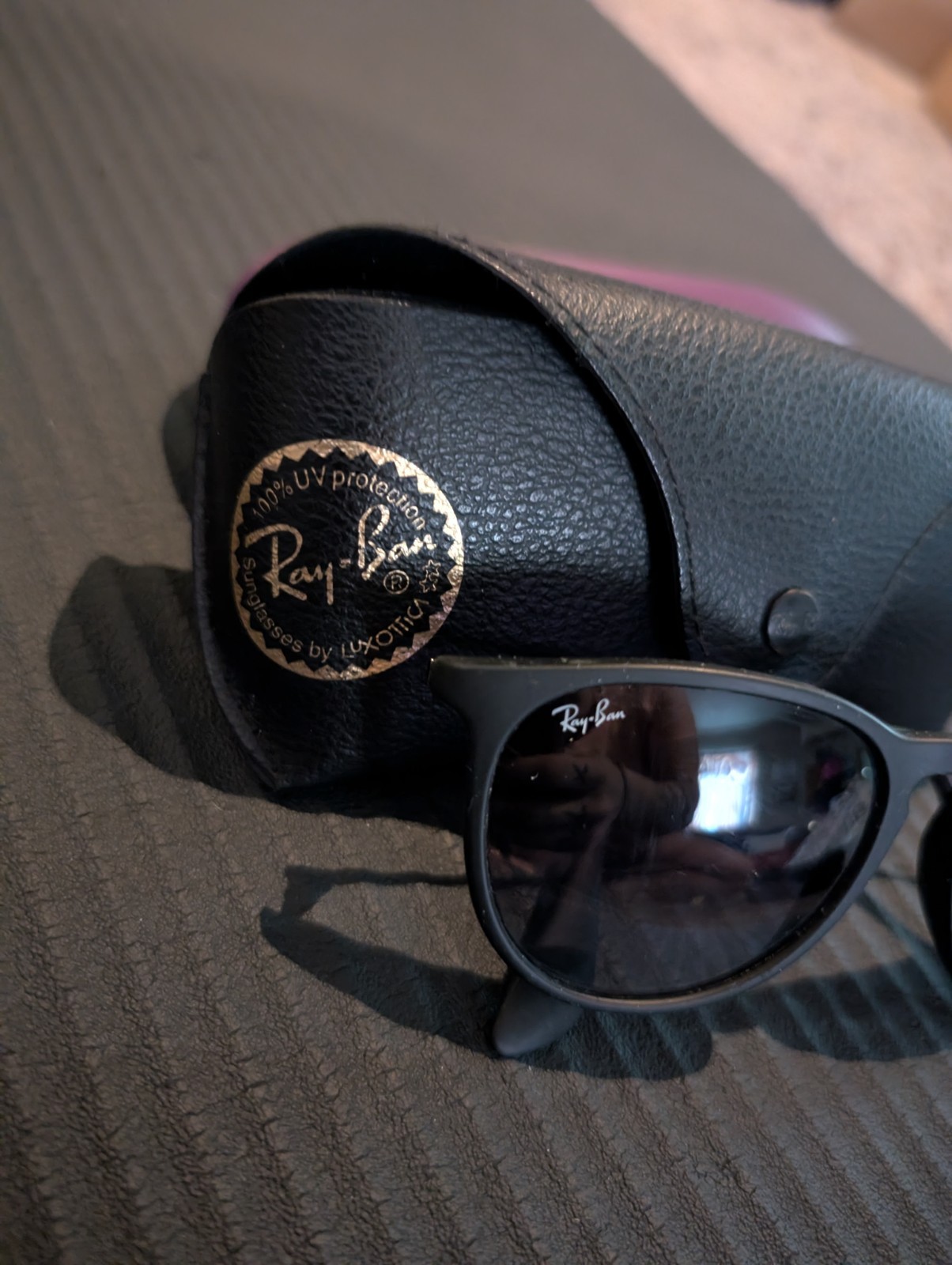 Ray-Ban Bundle SetClubmaster Tortoise Gold & Erika Matte Black Sunglasses Cases