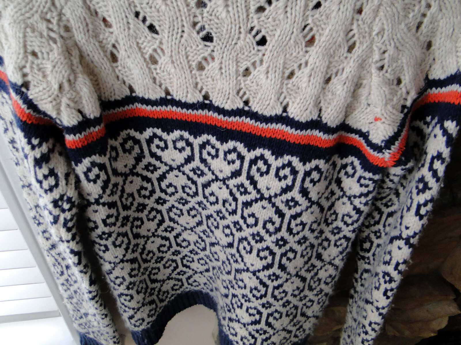 American Eagle Outfitters Crew Neck Sweater Size Small RN# 54485 CA# 03873