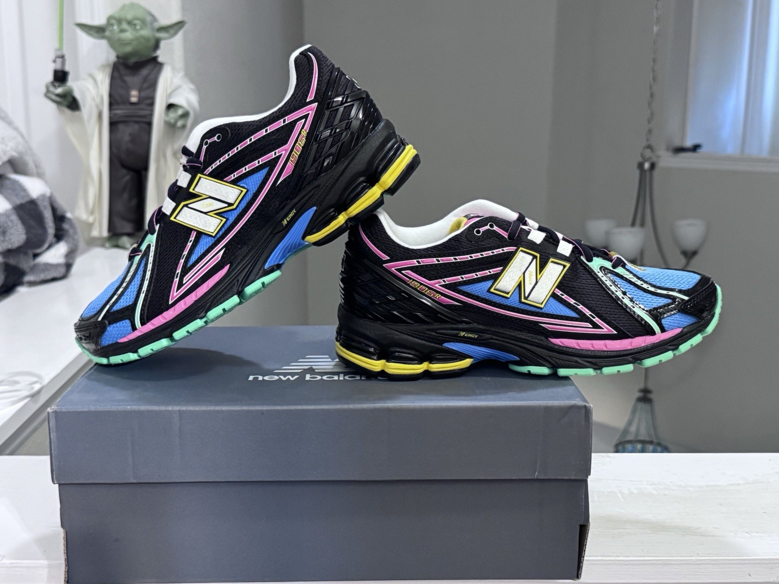 New Balance 1906 Black/Multi-Color Mesh Athletic Sneakers U1906RDM Woman’s 7