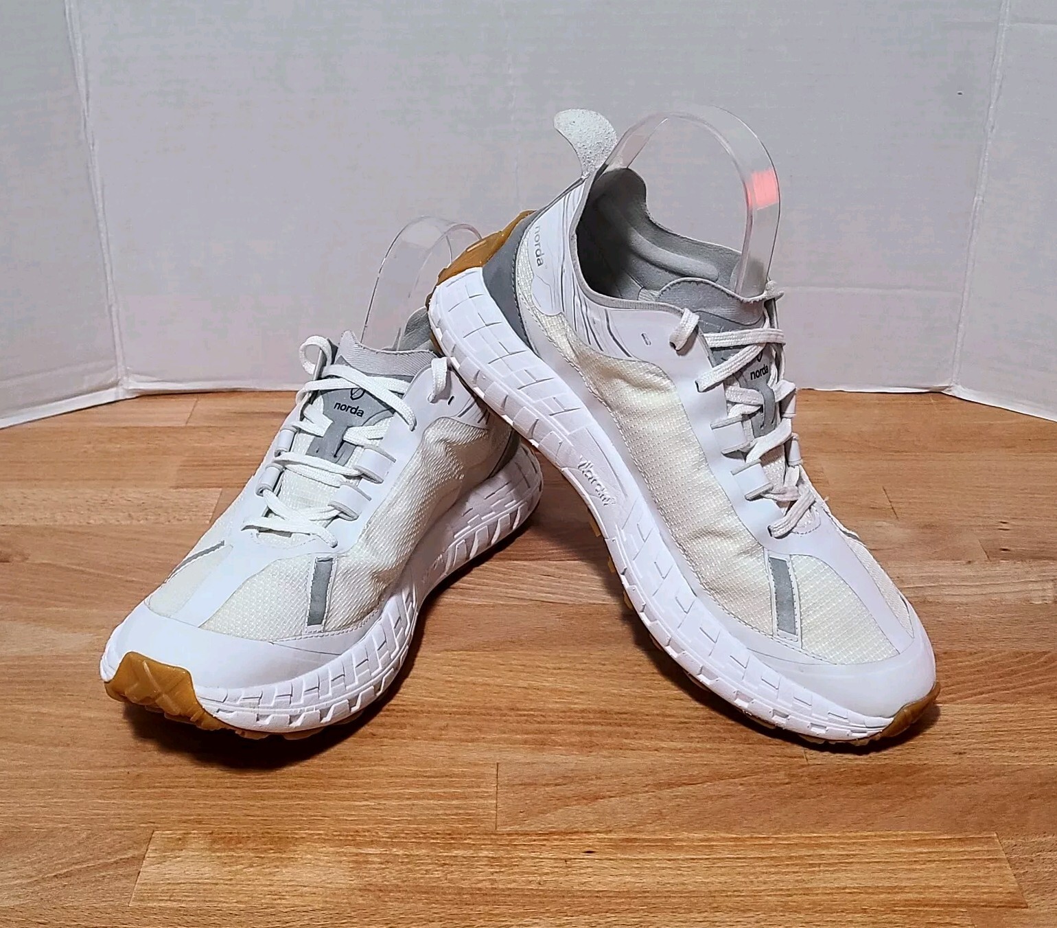 Norda 001 Trail Running Shoes Unisex Men’s 9, Women’s 10.5 – White Gray