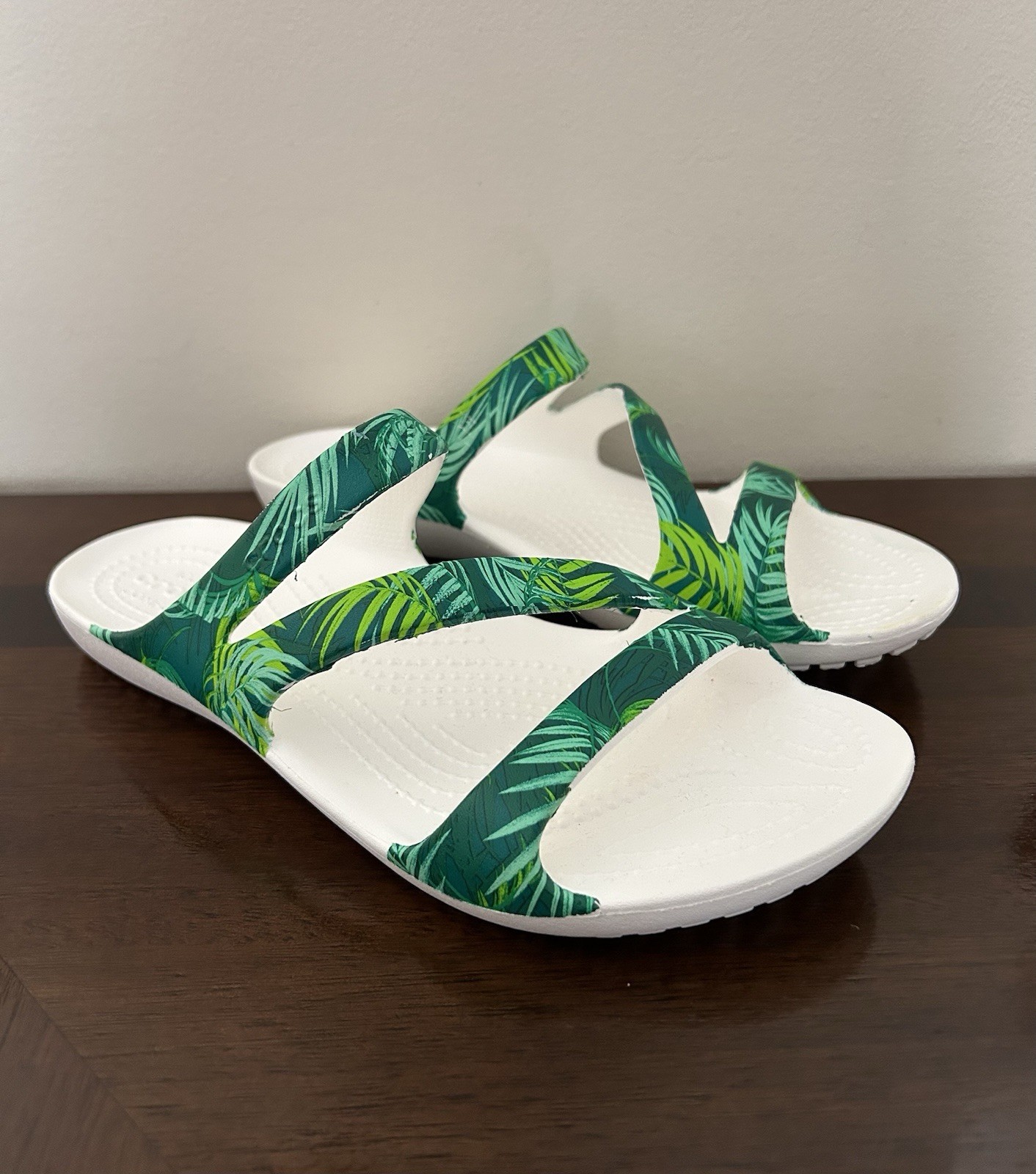 CROCS Kadee II Tropical Leaves Women’s Sandal Size 7 Slides Slip On Sandals