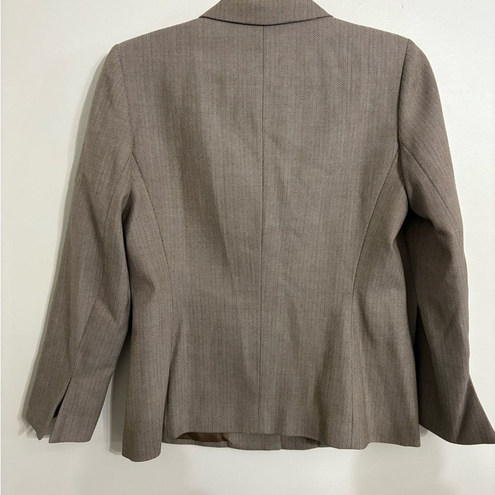 Harvé Benard Sport 100% Wool Beige Herringbone 2-Piece Pant Suit SIZE 12