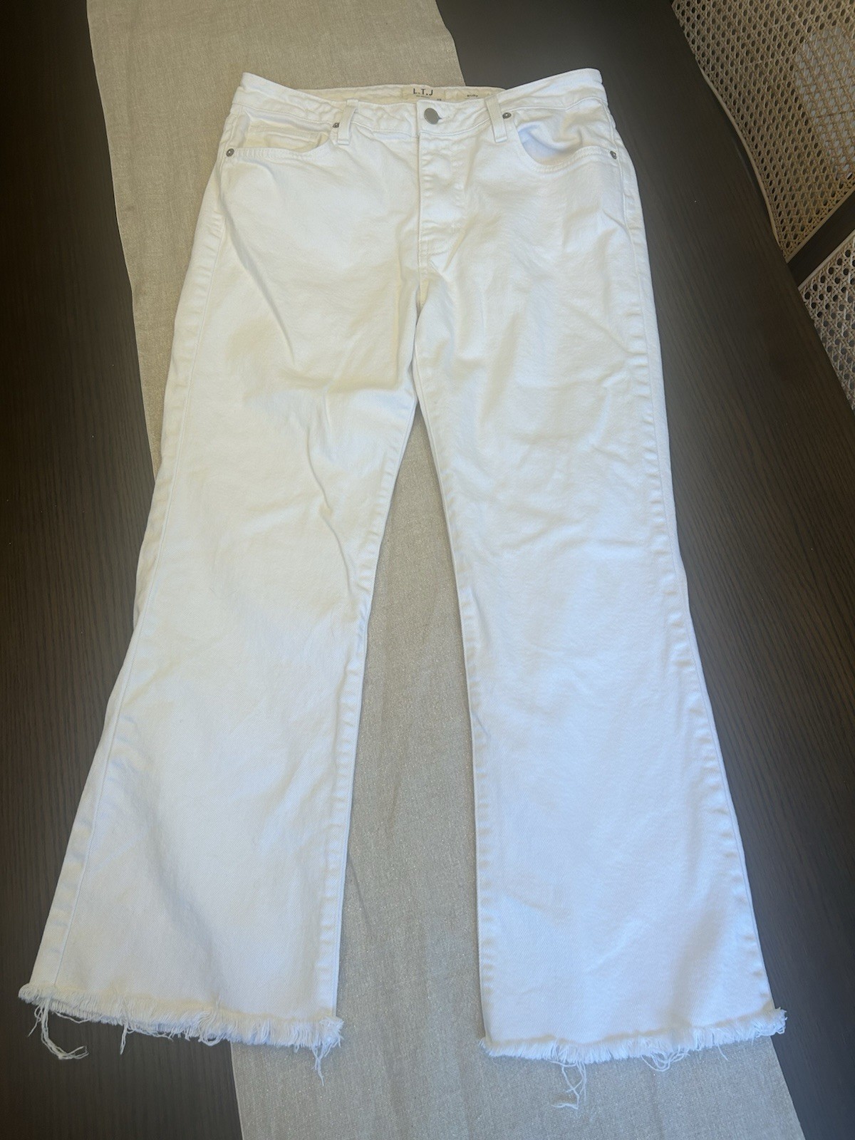 L.T.J. Letter to Juliet Sicily White Cropped Flare Jeans – Size 28