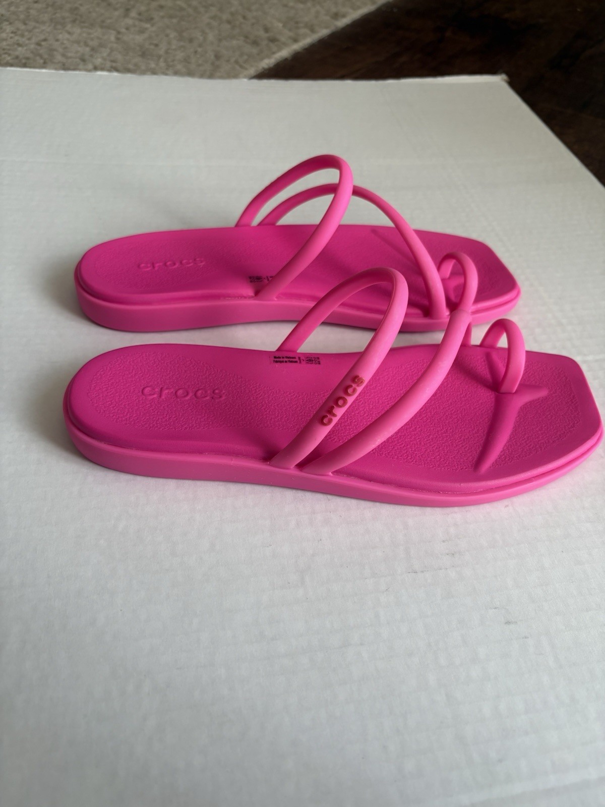 Croslite foam sandals, Crocs Miami Toe Loop Sandal, Dragon Fruit Women’s Sz 7