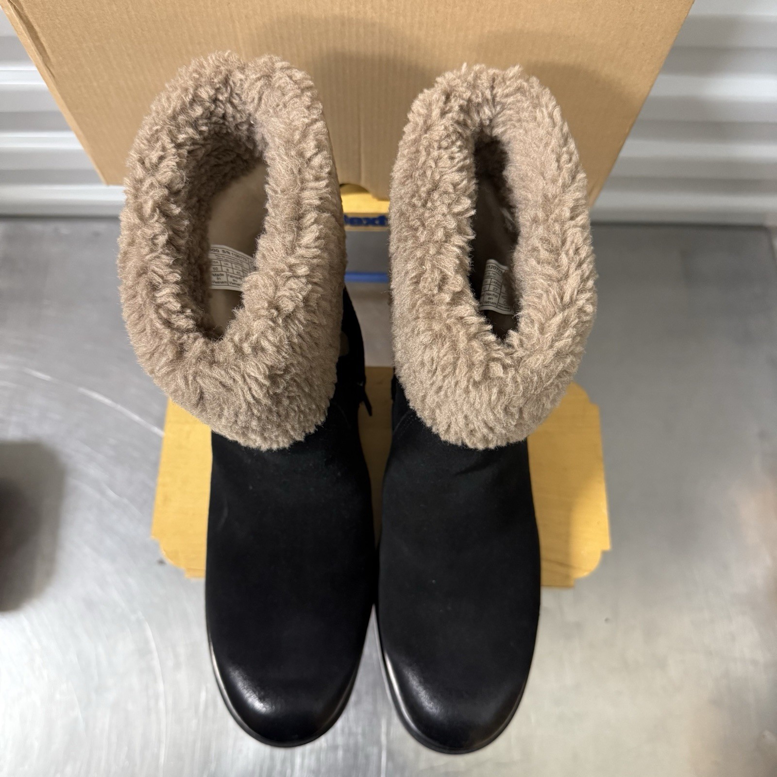 UGG Womens Harrison Cuff Winter Waterproof Faux Fur Black Sz 10 Standard Fit
