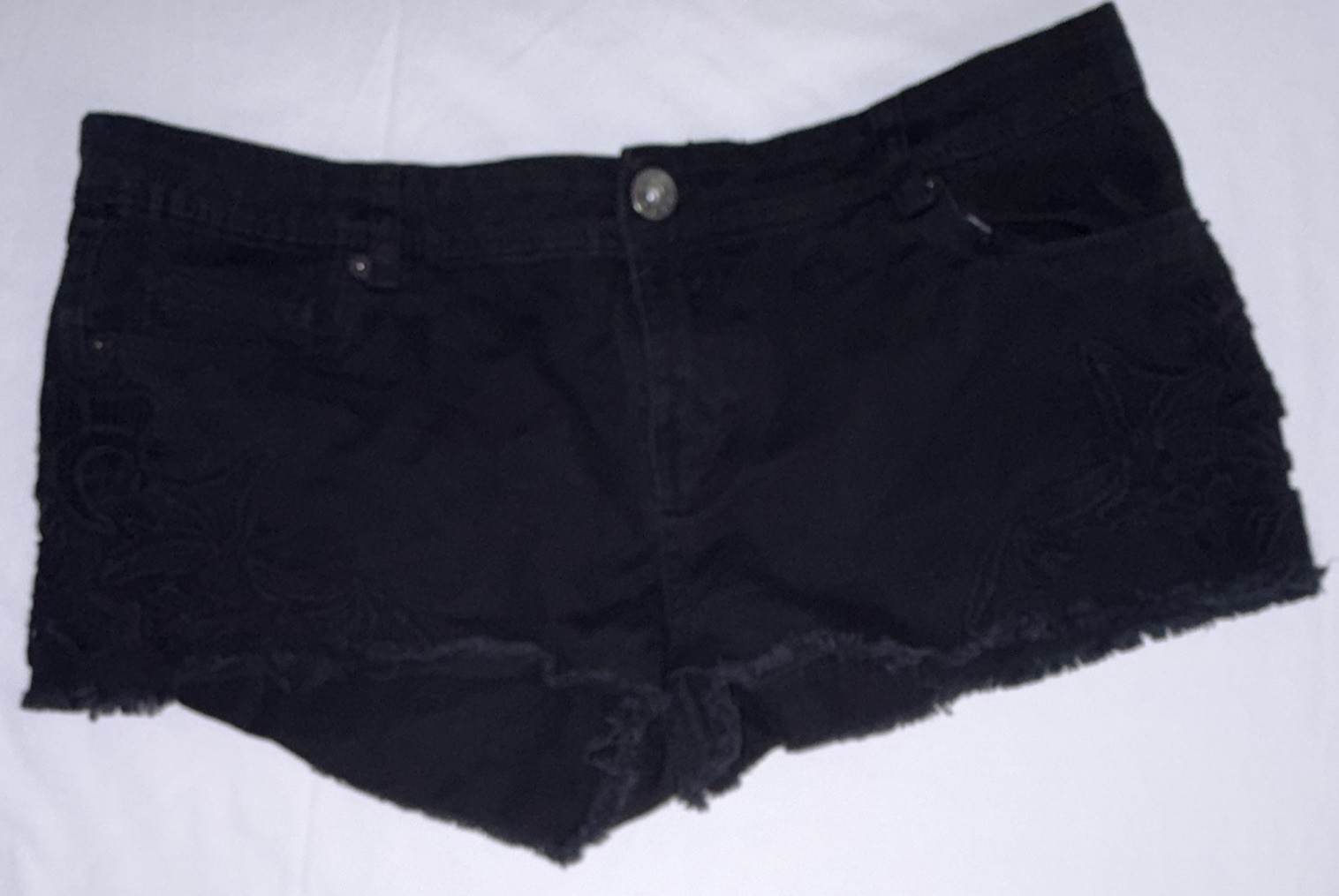 U2B Urban Basics Black Mid Rise Denim Cut Off Shorts Juniors 13 W520-1401