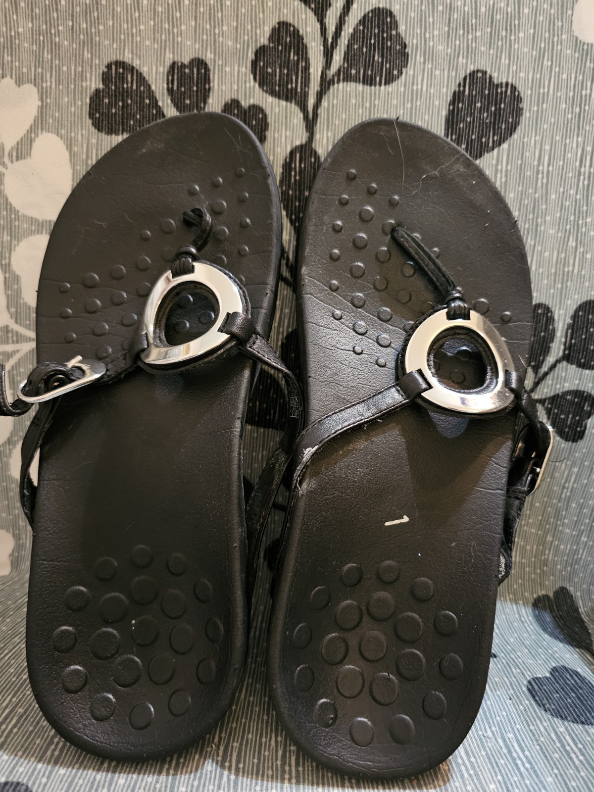 Vionic Women’s Black Thong Buckle Sandals US 6 Standard Leather Upper