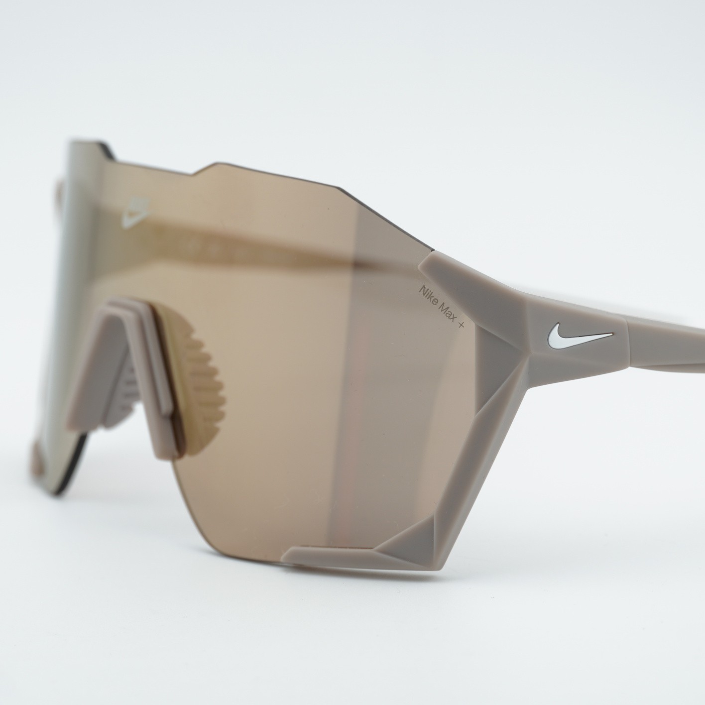 Nike NIKE CHARGED SHIELD IB3518X 009 Matte College Grey/Gold Mirror 61-18-140…