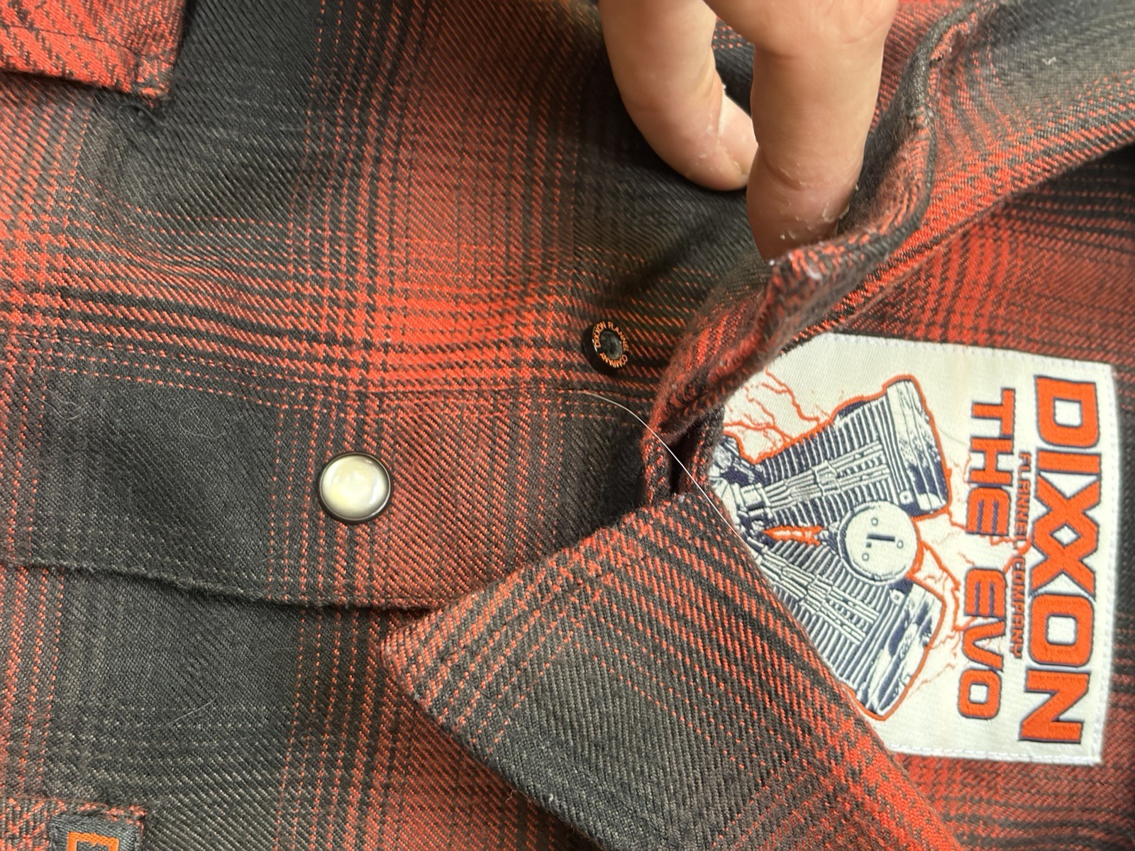 Dixxon Flannel The Evo Men’s Large Pearl Snap Red Black Buttons On Wrist
