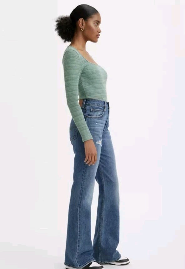 NWT Women’s 28 X 30 Levi’s 70’s High Rise Flare Jeans Med. Wash Denim Big E Tag