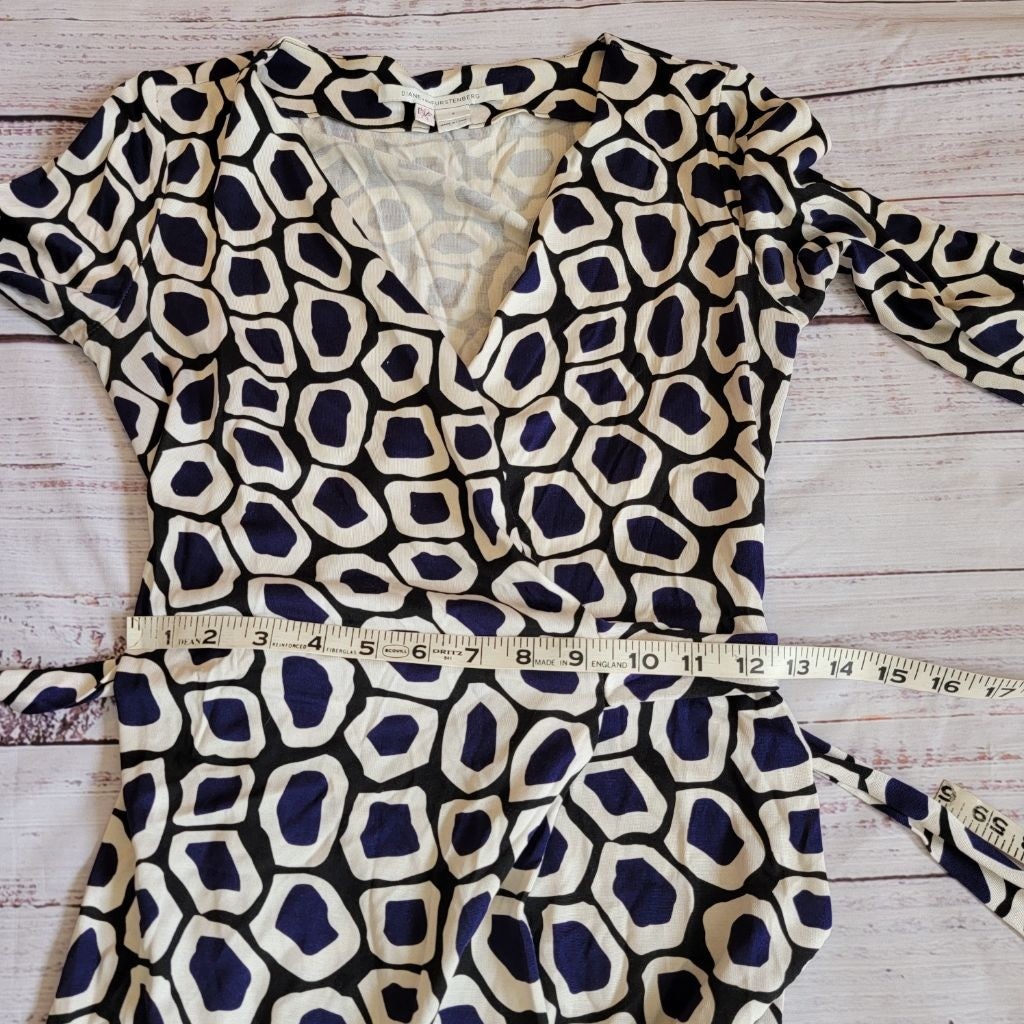 Diane Von Furstenburg Irregular Circle Print Blue White Silk Wrap Dress Womens 2