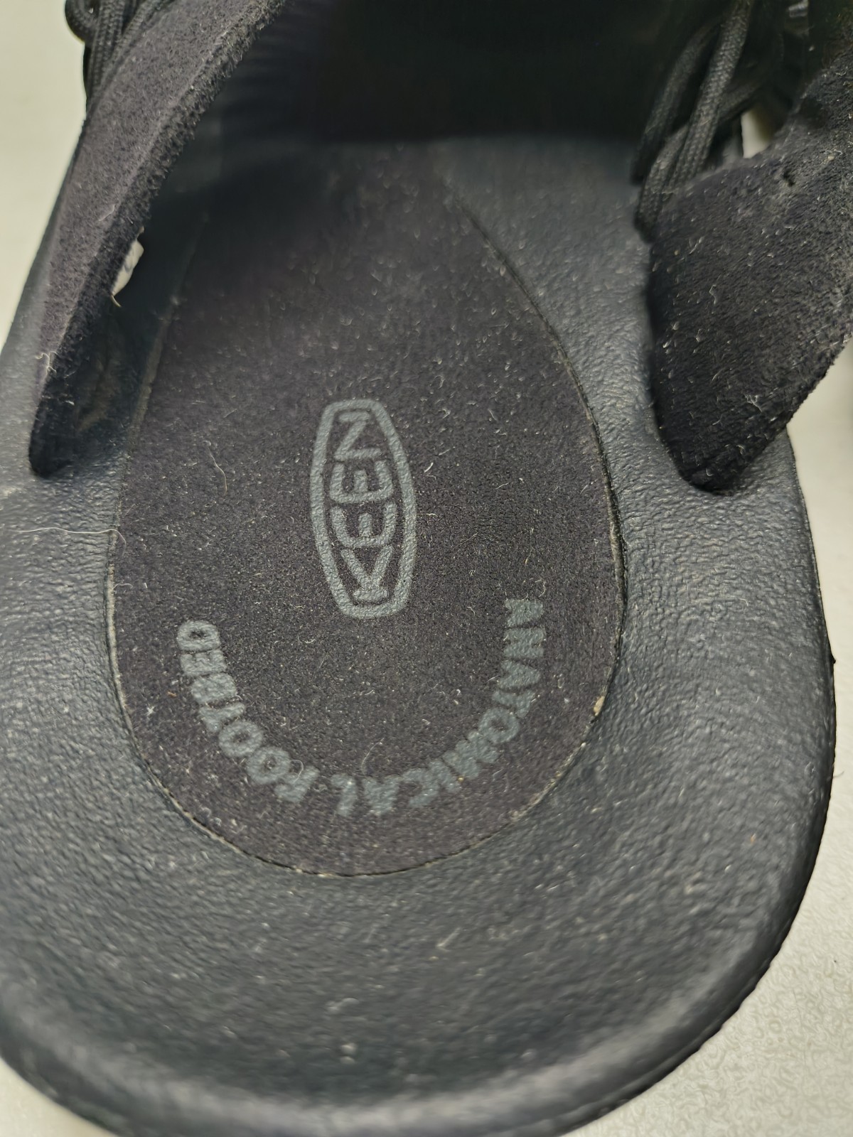 Keen Men’s Uneek Black Slides Suede Sandals Men’s Sz 14