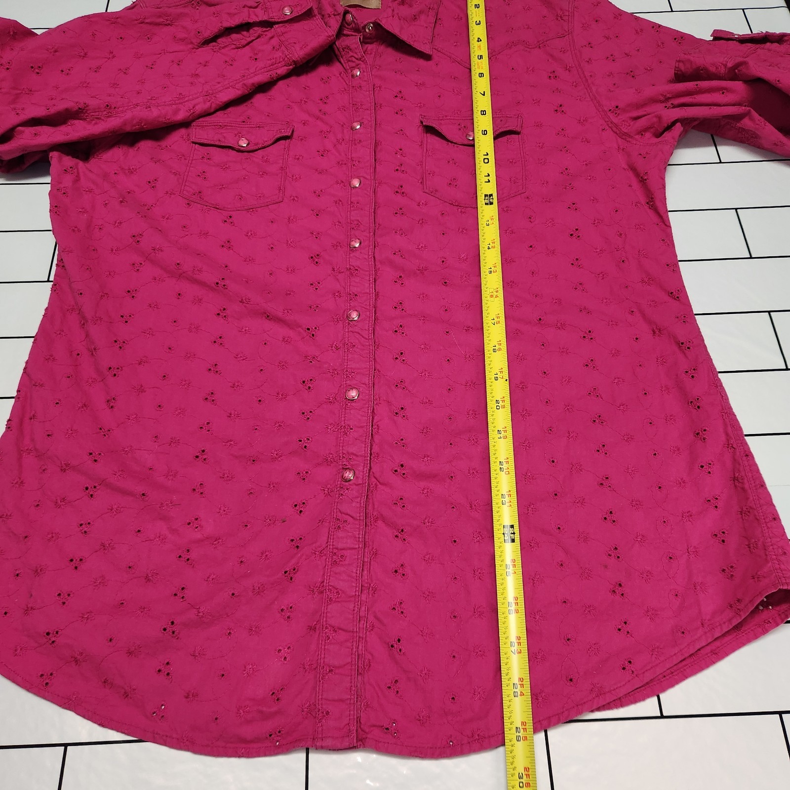 Wrangler Women’s Large Western Snap Shirt Pink Eyelet Embroidered Floral Cotton