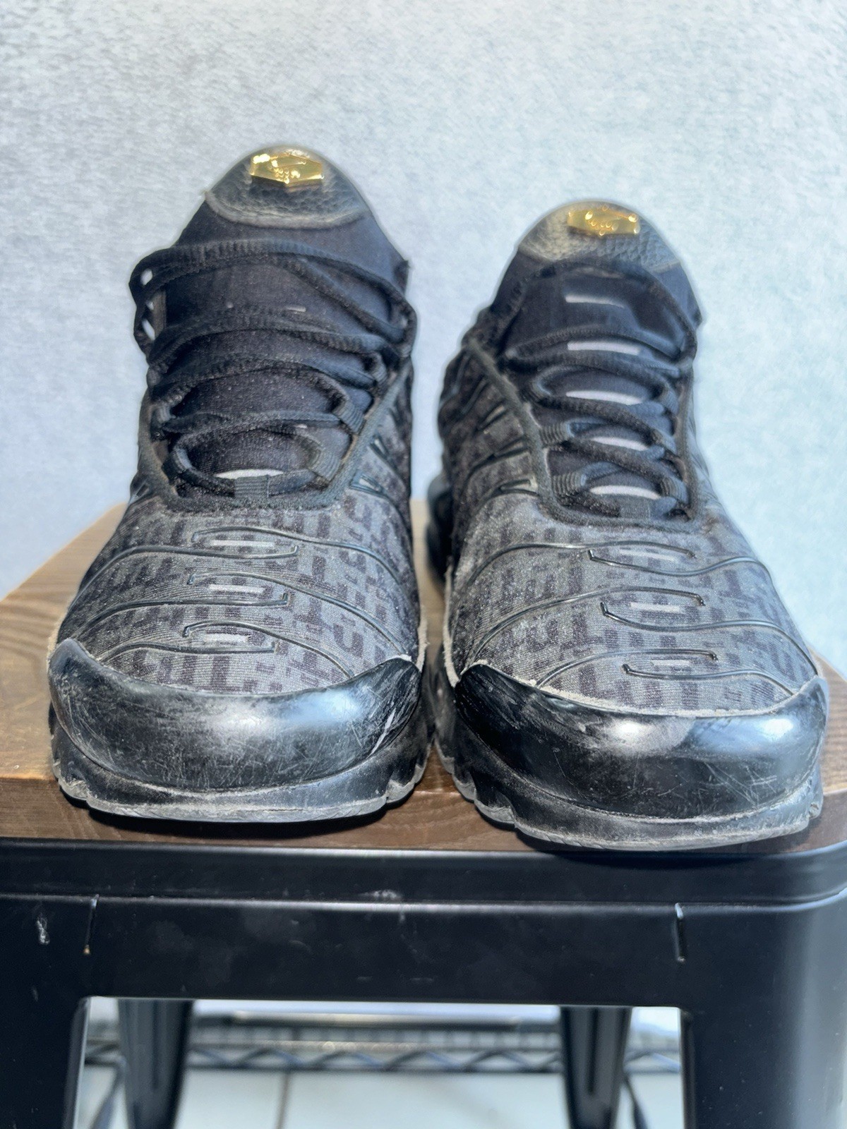 Nike Men’s Air Max Plus TN Running Shoes Sneakers, Black Gold, Sz 9